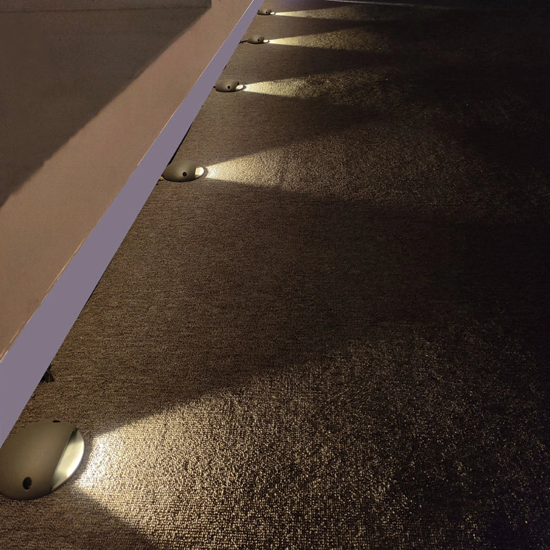 Low Profile Outdoor Path Light is very suitable for installation on cement roads near the sea.
