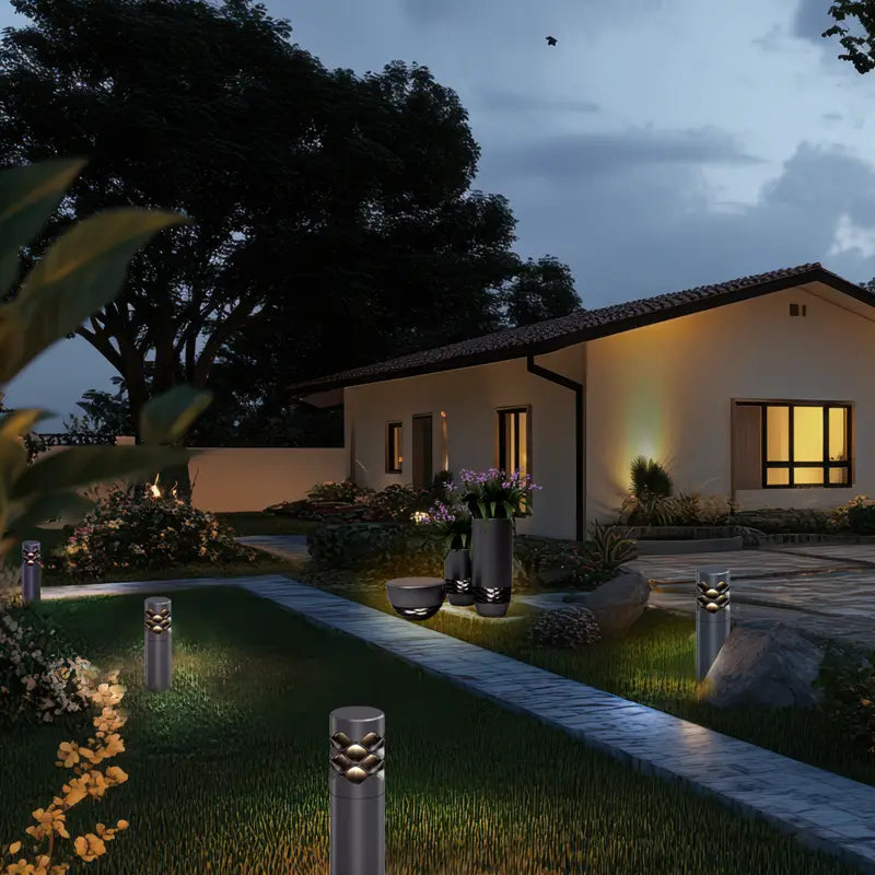 In a corner of the courtyard, the gravel is paved, and the columnar decorative lawn light contrasts with the surrounding flowers and plants.