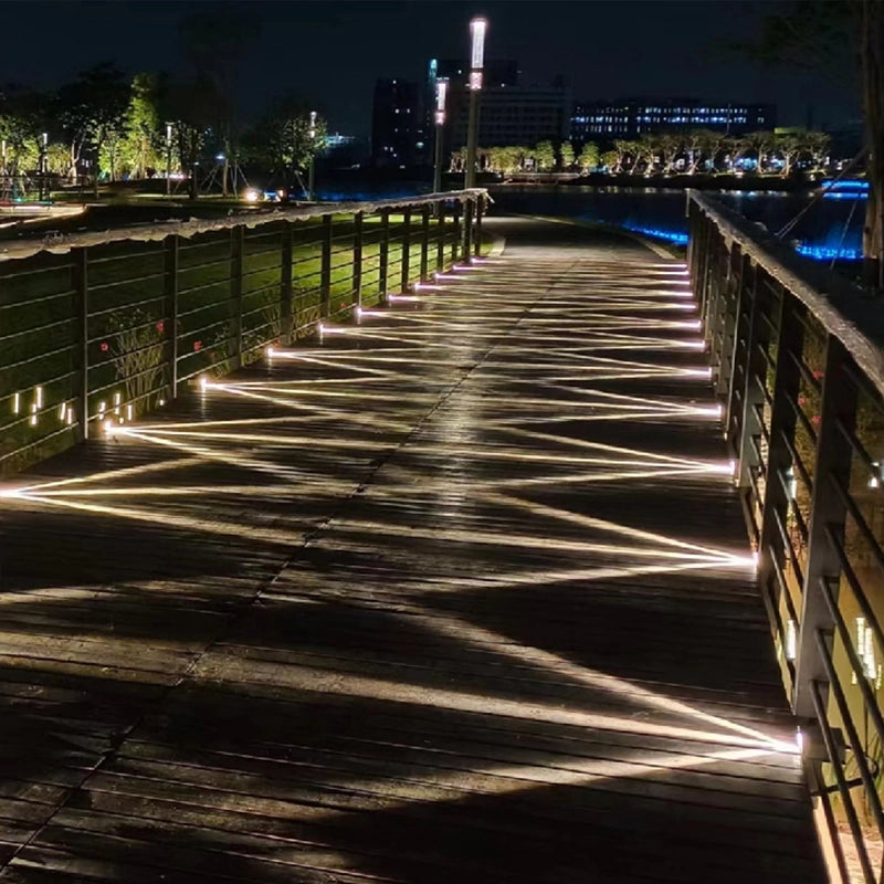 The lights are installed on the railings on both sides of the bridge, projecting light onto the bridge deck at night, combining lighting and decoration, adding a sense of atmosphere to the night scene.